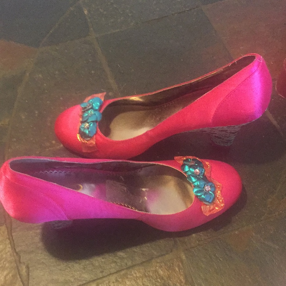 Shoes - Picture 7 of 8